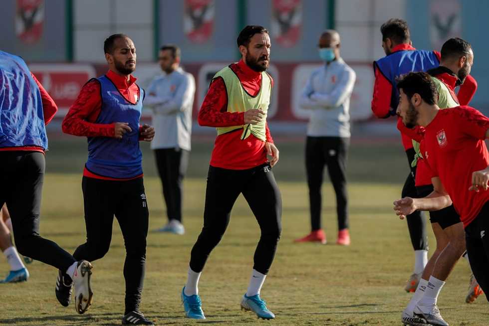 الأهلي يحدد فترة غياب علي معلول بعد إصابته في لقاء بايرن ميونيخ