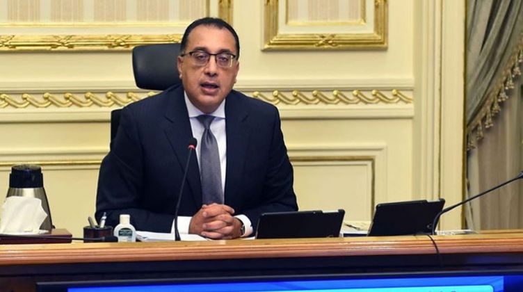 الحكومة تحظر استخدام الجراجات بأنشطة تجارية ويدعو المحافظين لمعاونة النواب