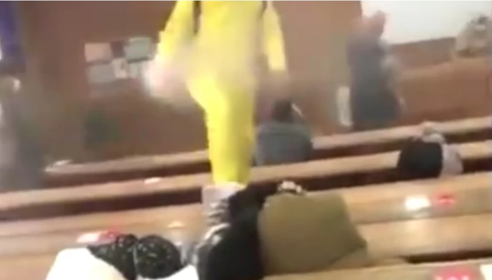 جامعة المنصورة تؤكد صحة فيديو التعقيم أثناء امتحانات الطلاب.. وإحالة المسؤول عن الواقعة للتحقيق