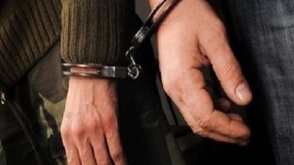 حبس عاطلين بتهمة بيع عقاقير مخدرة عبر "فيس بوك"