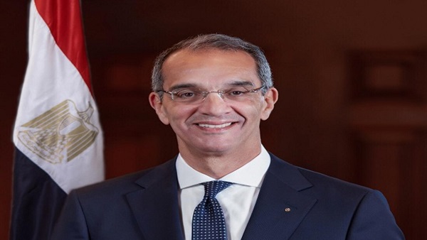 وزير الاتصالات: حريصون على تعميق تصنيع التابلت التعليمى فى مصر من خلال الشركات العالمية