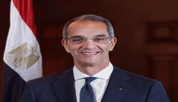 وزير الاتصالات: حريصون على تعميق تصنيع التابلت التعليمى فى مصر من خلال الشركات العالمية