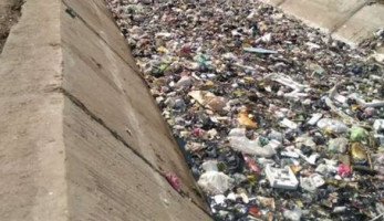 الري: تخصيص رقم لتلقي شكاوى إلقاء المخلفات في الترع