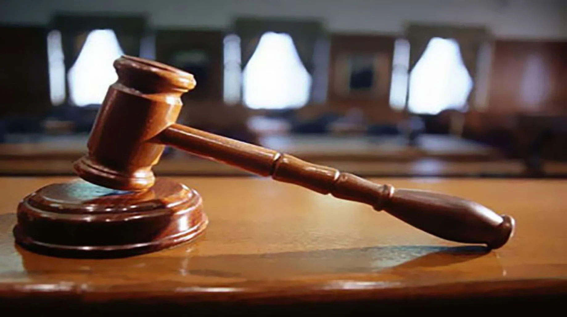 إحالة عاطل للجنايات لانتحاله صفة ضابط شرطة بعين شمس