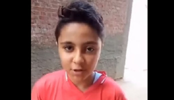 «عمر» حريف بقدم واحدة وعكازين.. يحلم بطرف صناعي ومقابلة الخطيب «فيديو»