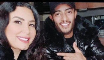 خطفته من الملبن .. عبير صبرى تغازل محمد رمضان وتبعده عن سمية الخشاب