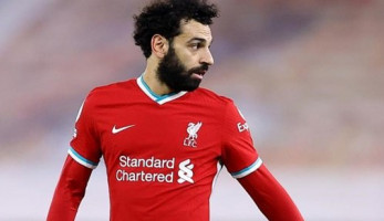 إبراهيم عيسى: محمد صلاح لا يمثل الكرة المصرية