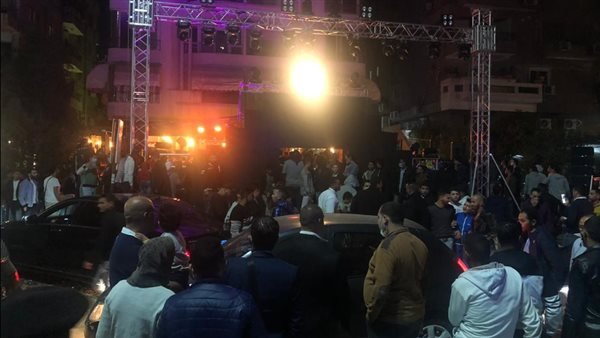 أغلق بالشمع الأحمر.. حسن شاكوش يخالف القانون ويفتتح كوفي شوب بدون ترخيص
