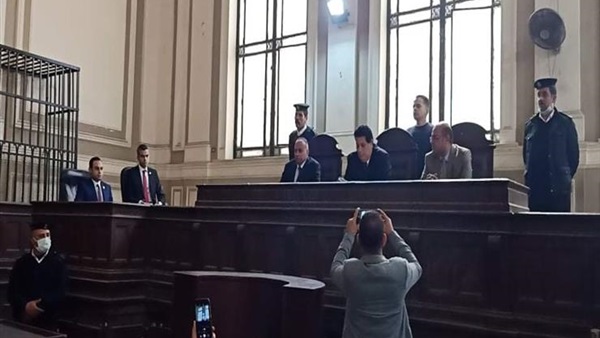 تأجيل محاكمة طبيب الأسنان المتهم بهتك عرض 4 رجال لـ16 يونيو