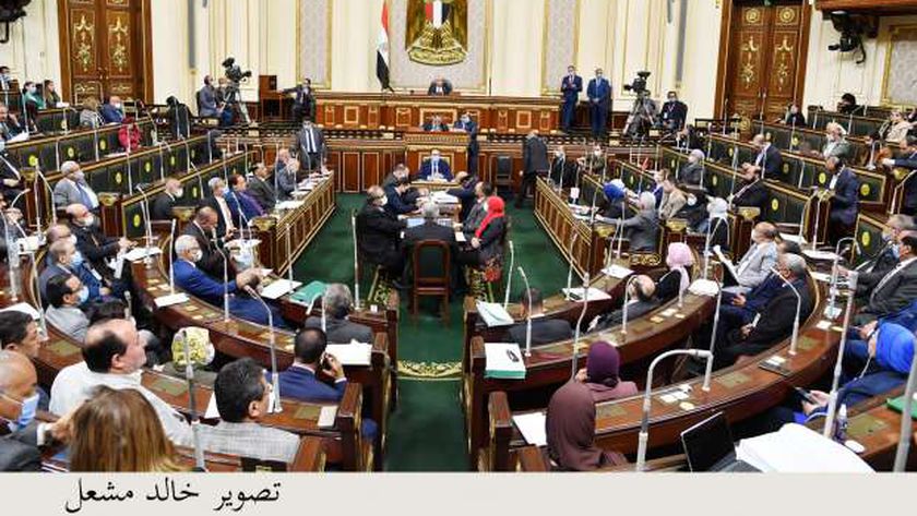 النواب وأسرهم يتوافدهم على البرلمان للتطعيم ضد كورونا