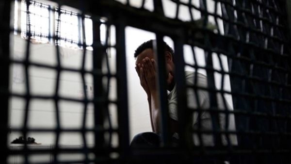 حبس عاطلين لاتهامهما بالاتجار في المواد المخدرة