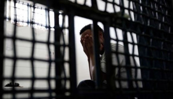 حبس عاطلين لاتهامهما بالاتجار في المواد المخدرة