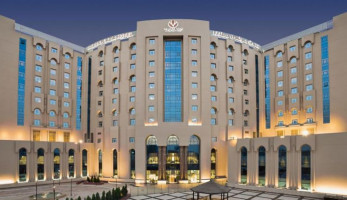 رئيس لجنة تسيير غرفة الفنادق: تطعيم جميع العاملين بالقطاع أصبح قضية أمن قومي