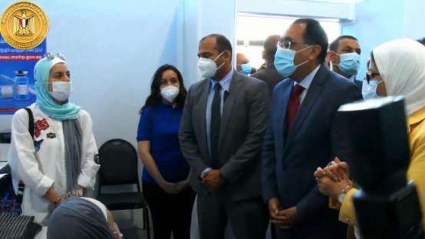 مصادر: الأجانب المقيمون بمصر يحق لهم الحصول على لقاح كورونا