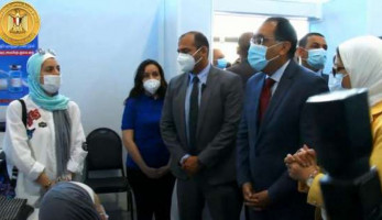 مصادر: الأجانب المقيمون بمصر يحق لهم الحصول على لقاح كورونا