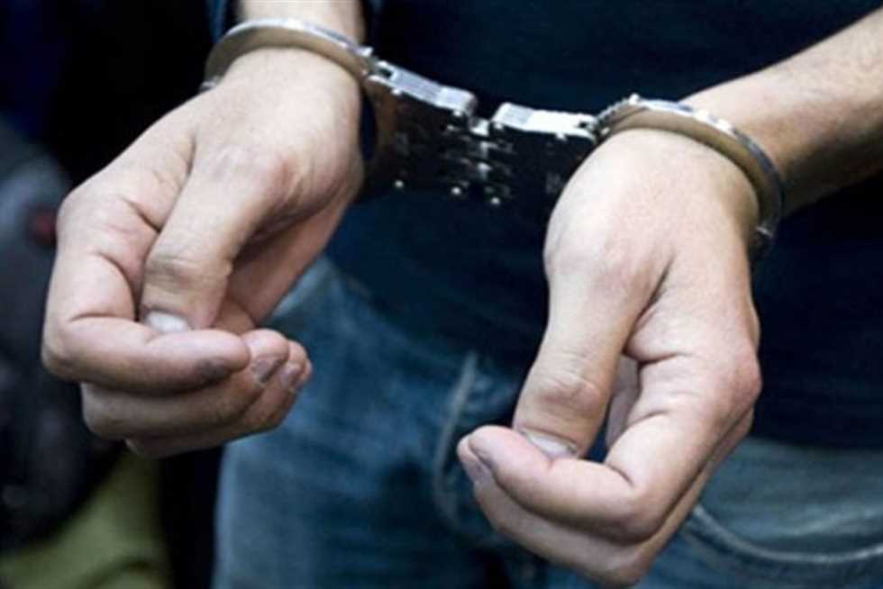 ضبط 3 عاطلين بحوزتهم مواد مخدرة وألعاب نارية في أسوان