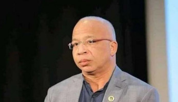 وفد من نقابة المهن التمثيلية يزور شريف الدسوقي بالمستشفى