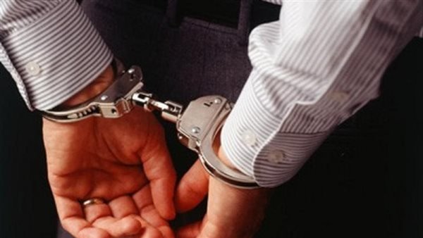 دهنه بالعسل وتركه للحشرات.. النيابة تحقق مع رجل عذب ابنه بوحشية في القليوبية