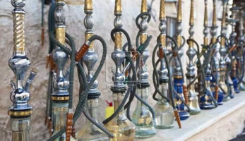 الحكومة تعلن استمرار منع تقديم "الشيشة" في المقاهي