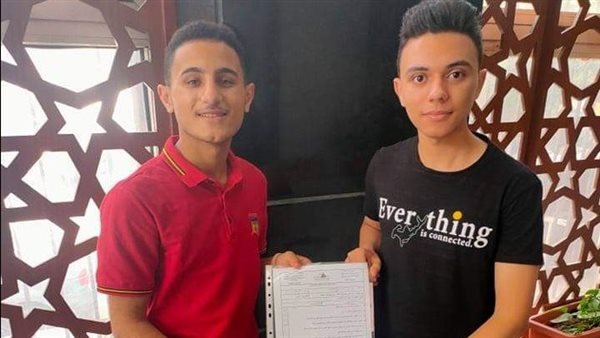 سوهاج.. طالبان يسجلان براءة اختراع لري الأرض بالهاتف المحمول