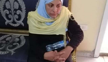 طردها زوجها لإصابتها باضطراب نفسي.. حكاية «أم هاشم» من البكاء بالشارع لدار الرعاية