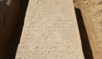 "أبلغ عنها مواطن".. متحف الإسماعيلية يتسلم لوحة أثرية نادرة