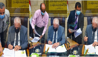 محافظ جنوب سيناء يوقع على 70 عقد تصالح وتقنين