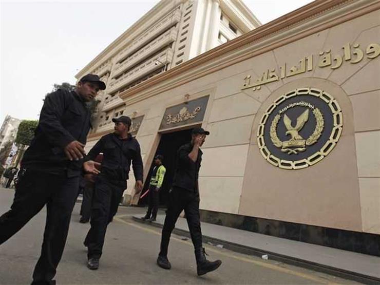 بعد تداول فيديو على الفيسبوك.. حقيقة منع دخول سيدة كافية لارتدائها عباءة