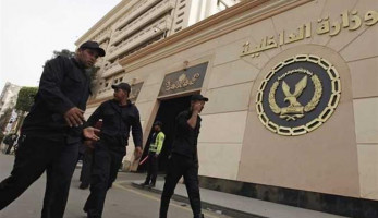 بعد تداول فيديو على الفيسبوك.. حقيقة منع دخول سيدة كافية لارتدائها عباءة