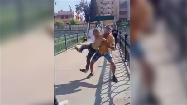 شابان يلقيان طفلا بترعة المحمودية في البحيرة