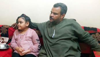 الطفلة الخارقة في الأقصر.. "حبيبة" تأكل الزجاج ومعدتها تصهر الحديد