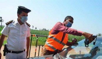 سحب 4651 رخصة سيارة لعدم تركيب الملصق الإلكتروني