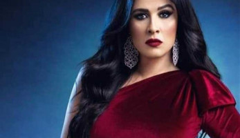 "حارقلك دمك".. رسالة غامضة لـ ياسمين عبد العزيز