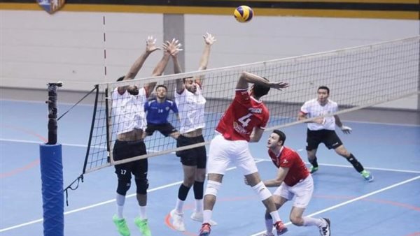 "خناقة" بين اللاعبين.. إيقاف لقاء طائرة الزمالك والأهلي بنهائي كأس مصر