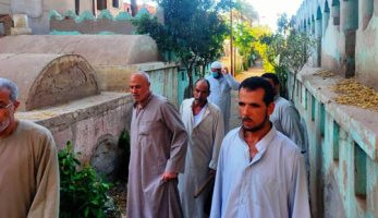 أهالى قرية ابيج بالغربية يستخرجون أعمال سحر فى حملة لتطهير مقابر القرية
