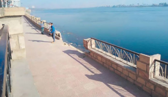 كورنيش نجع حمادى تكلف 10 ملايين جنيه وبدأ فى الانهيار