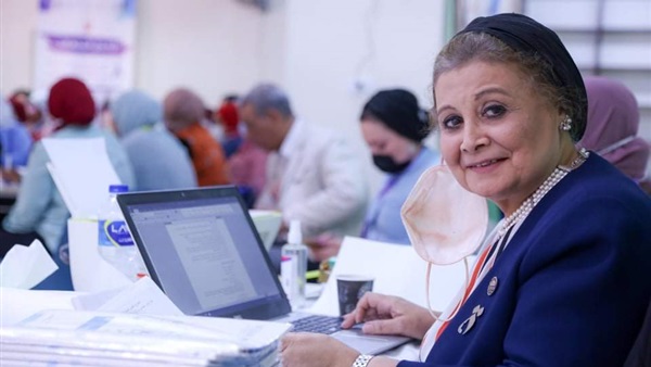 برلمانية تطالب بتشديد العقوبة ضد التنمر بطالبة الفستان بسبب ملبسها في لجنة امتحان بجامعة طنطا