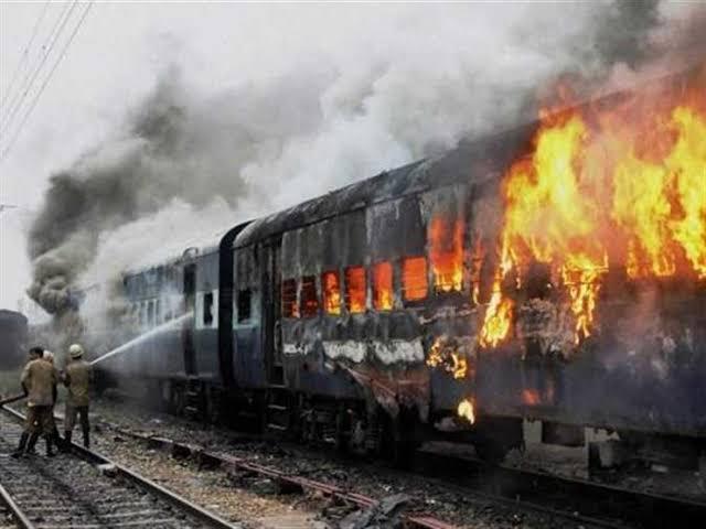 عاجل..انفجار وحريق هائل بمحطة قطارات دولة كبري