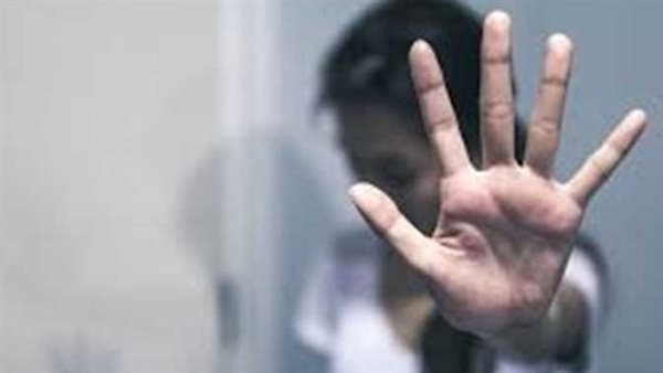 عشرات الفتيات يتهمن ممثلًا شهيرًا بالتحرش بهن ويتقدمن ببلاغات