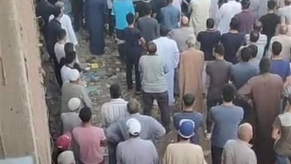 راحوا يصيفوا رجعوا أموات.. 3 أصدقاء ودعهم أهالي المنوفية في مشهد مهيب|شاهد