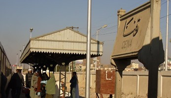 الأمن يعثر على أسلحة نارية داخل قطار أثناء توقفه في محطة قنا