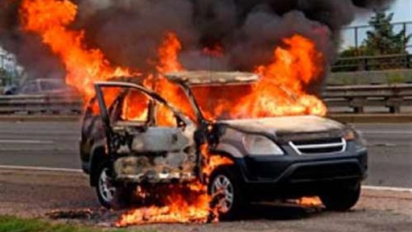 بسبب ارتفاع درجة الحرارة.. تفحم سيارة ملاكي في السلام