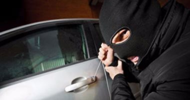 إحالة عاطل للجنايات بتهمة سرقة سيارة بداخلها طفلان فى مصر الجديدة