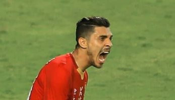 الأهلي يتمسك ببقاء محمد شريف.. وحملة إعلانية لتعويضه عن عروض الاحتراف