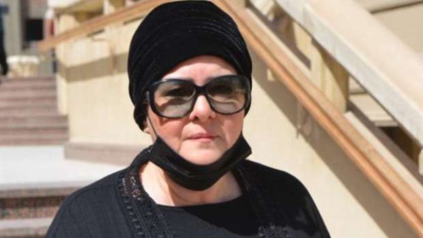 عاجل.. نقل دلال عبد العزيز إلى مستشفى جديد