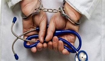 إخلاء سبيل جراح شهير أجرى جراحات تجميل لمشاهير دون ترخيص (تفاصيل)