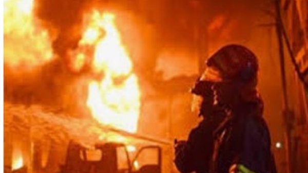 حريق هائل بمنطقة "إسطبل عنتر" في مصر القديمة