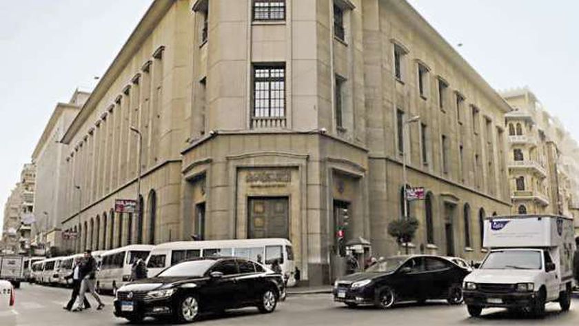 «المركزي» ينفي إلغاء التعامل بالعملات الورقية مع قرب إصدار «البلاستيكية»