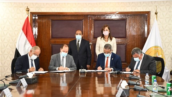 وزيرا التخطيط والتنمية المحلية يشهدان مراسم توقيع عقد إقامة أول مجمع صناعي بالفيوم لتوفير فرص عمل للشباب والمرأة