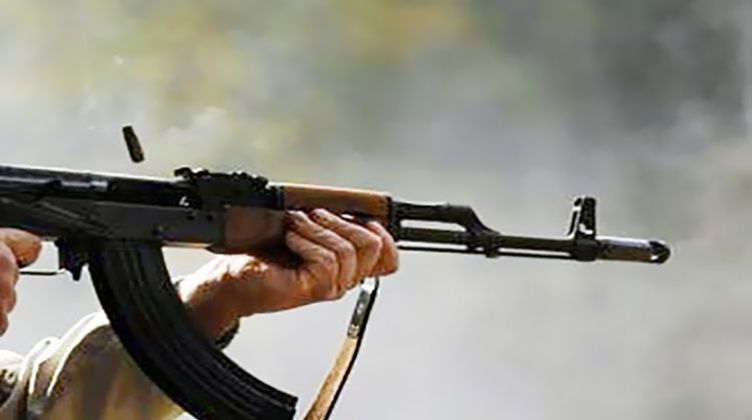 أمين شرطة يطلق النار على شخصين حاولا الاستيلاء على دفتر المخالفات